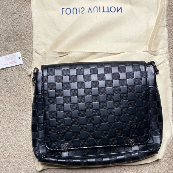 Louis Vuitton Over the Shoulder bag - Picture 1 of 6